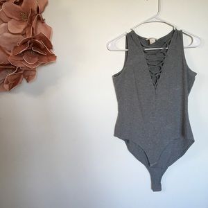 ✨H&M GREY CRISS-CROSS CHEST BODYSUIT